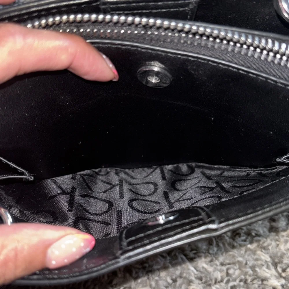 Calvin Klein crossbody purse - Picture 7 of 11